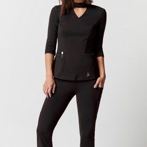 Jaanuu scrub top in L